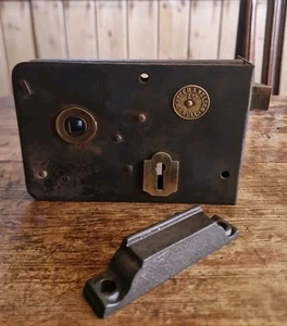 Victorian Rim Lock & Cast Iron Keep R/H Fit by Mateer & Nelson Ltd. of Hull - Picture 1 of 8