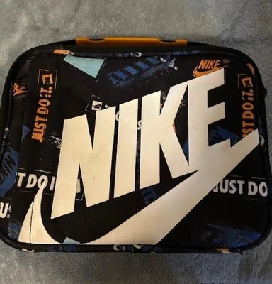 Fiambrera Nike, Negra Multi, 10.5 X 8 X 3 pulgadas, Cierre de Cremallera Foto 1 de 4