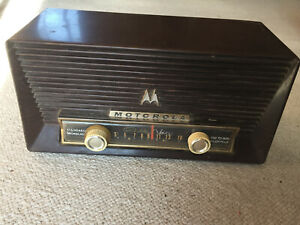 Vintage Motorola 66X radio