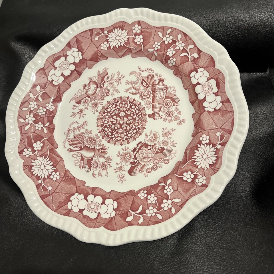 Spode Regency Trophies Dinner Plate Red Archive Collection Regency Series 10.75" - Image 1 of 4