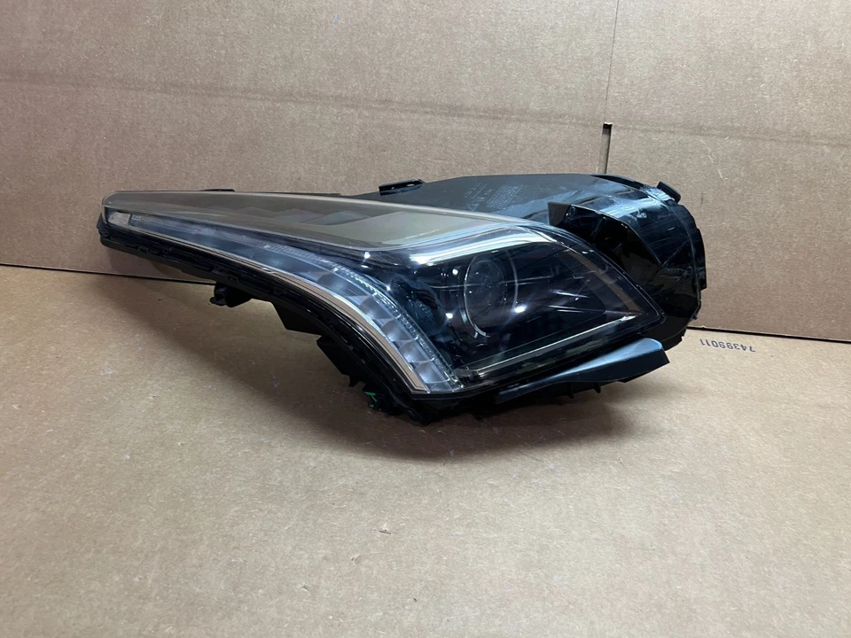 OEM 2016 2017 2018 2019 CADILLAC CTS-V FARO XENÓN CTS V LADO DERECHO DERECHO DERECHO Foto 1 de 4