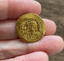 BYZANTINE. MAURICE TIBERIUS (582-602 A.D). GOLD SOLIDUS.