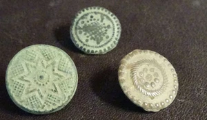 3 SMALL ANTIQUE BUTTON CENTURY XVIII OLD BOUTON BUTTON BOTON SEE MY SHOP CCB31 - Picture 1 of 1