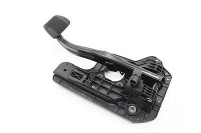 2017 - 2026 CHRYSLER PACIFICA FOOT BRAKE STOP PEDAL W/ BRACKET OEM 04581676AC - Image 1 of 4