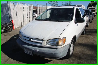 Toyota Sienna LE 2000 - Imagem 1 de 4