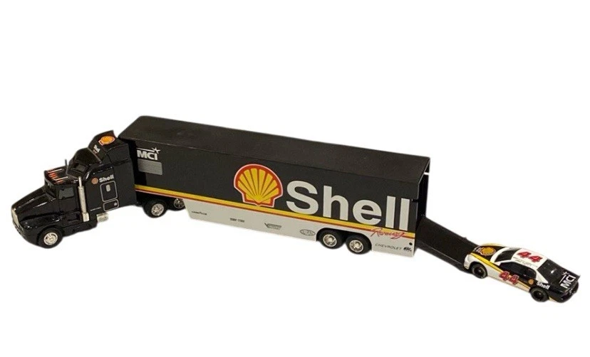 LIMITED EDITION 1:64 SHELL RACING TRANSPORTER And Race car - Image 1 of 4