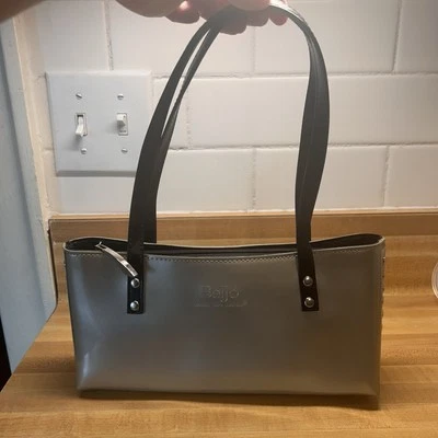 Bolso Cartera Beijo Cuero Sintético Bolso Negro Mango Usado en Excelente Condición Lados Tachonados Foto 1 de 4