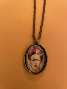 Retro Frida Kahlo Pink Bloom Small Oval Vintage Pendant Necklace - Picture 1 of 2