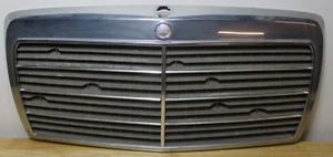 Mercedes Benz Grille Assembly Part # 124 888 0023 - Bild 1 von 10