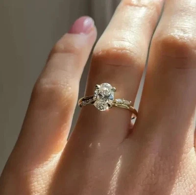 Anillo de boda de diamantes enchapado en oro amarillo de 14 k de plata 925 ovalado creado en laboratorio 1,50 CTW Foto 1 de 4