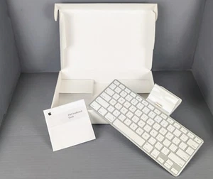 SEALED Apple A1359 iPad Keyboard Dock MC533LL/A 30-Pin 1st 2nd 3rd Gen NIB CLEAN - Picture 1 of 8