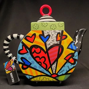 AUTHENTIC ROMERO BRITTO A NEW DAY HEARTS TEAPOT BY POP ARTIST ROMERO BRITTO 63oz - Picture 1 of 20