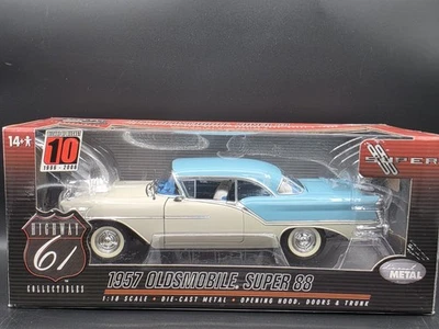 Литая модель автомобиля Highway 61 1957 Oldsmobile Super 88 масштаб 1:18 50445 - Изображение 1 из 4