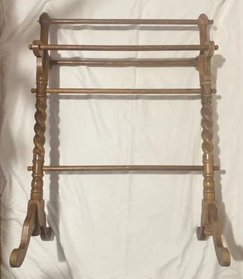 Antiguo toallero colgador de madera Victoria 36x26’’ -Leer- Foto 1 de 4