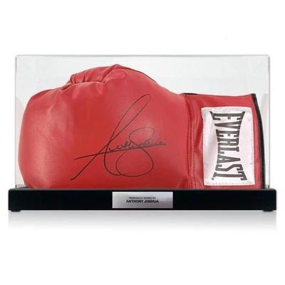 Von Anthony Joshua signierter Boxhandschuh. In Vitrine mit Plakette - Bild 1 von 3