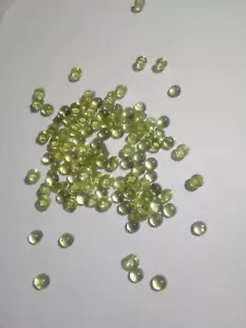 1 einzelner natürl.Peridot cabochon aus Pakistan ca 2,8 mm - Bild 1 von 2