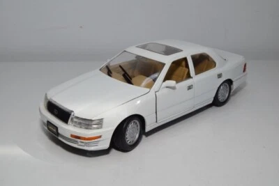 B64 1:18 ROAD HARD LEXUS LS400 LS 400 WHITE EXC. COND. - Immagine 1 di 4