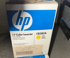 HP CB382A 824A Yellow Toner Cartridge Genuine New OeM Sealed Box free ship - Picture 1 of 1