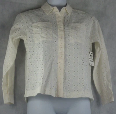 Top para mujer Alfani Petite 100 % algodón con ojales con botones delanteros, marfil, PM Foto 1 de 2