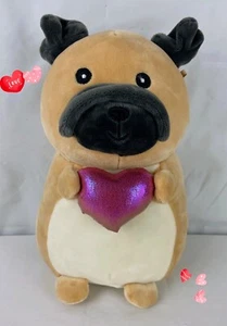 Squishmallows Umarmung Mees Mops Hund Plüschtier mit Herz rosa Valentinstag exklusiv 9,5 Zoll - Bild 1 von 5