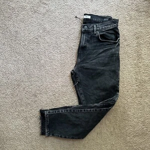 Jeans Zara para mujer 32x27 tiro alto desgastados calce relajado pierna cónica negros - Imagen 1 de 14