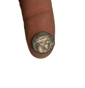 Celtic Colin Keltische Münze Silber Drachme Kugelwange Ostkelten 2,3g - Bild 1 von 5