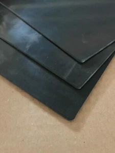 Zuschnitt Gummi Viton FKM 3mm 75°Sh Säure Basen Öl Fett Benzin bis 250°C 290x420 - Afbeelding 1 van 2