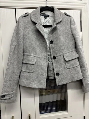 Jaqueta Peacoat Cropped Banana Republic Cinza Mistura de Lã – Tamanho XS Fabricada na Tailândia - Imagem 1 de 4