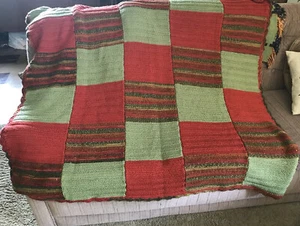 Parches cuadrados tejidos hechos a mano afganos rojo verde 30 x 57 borde vieira - Imagen 1 de 6