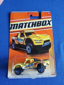 Matchbox Baja Bullet 2011 amarillo 84/100 gran tarjeta Desert Endurance - Imagen 1 de 4