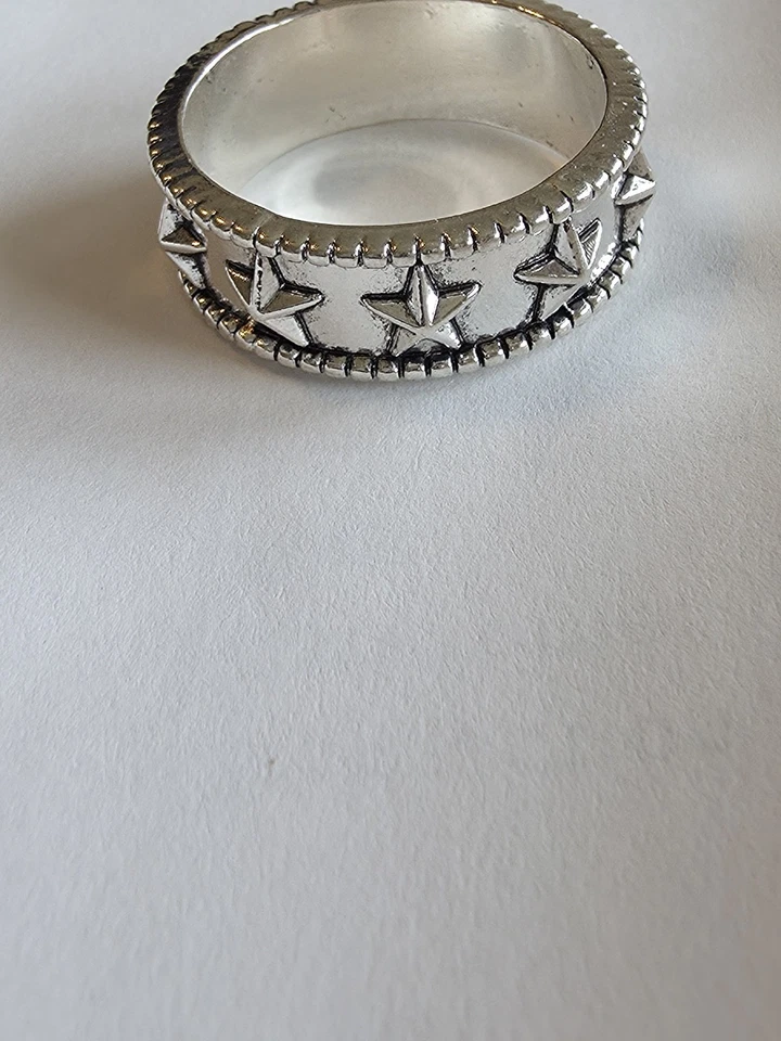 Alianza de boda plateada rodeada de estrellas talla 7 nueva para hombre o mujer Foto 1 de 3