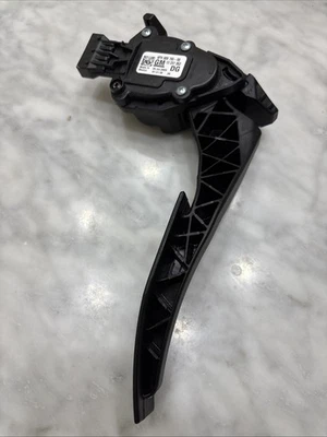 GM Piezas Genuinas 13237352 Piso - Almohadilla de Pedal Acelerador Foto 1 de 4