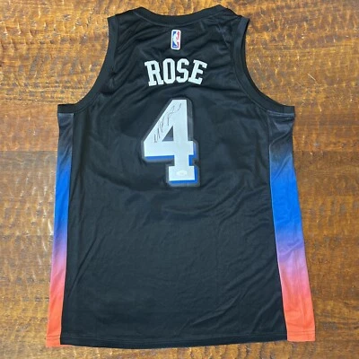 Camiseta firmada por Derrick Rose de los New York Knicks con certificado de autenticidad autografiada por la JSA Foto 1 de 4
