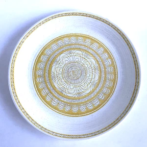 Plato de cena franciscano de loza Hacienda dorado sello trasero azul misión - Imagen 1 de 2