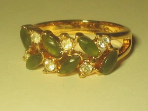 Vintage Signed UNCAS Green Jade & Clear Crystals Gold Tone Band Ring Size 6 - Bild 1 von 3