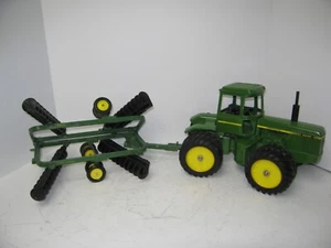 1/16 JOHN DEERE 8640 w/BLACK GANG 220 DISK SET 1979 vintage w/playwear - Picture 1 of 8