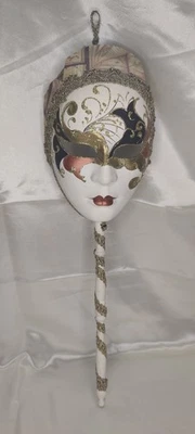 Máscara de carnaval veneciano en palo Foto 1 de 4
