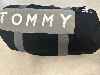 Bolso de fin de semana Tommy Hilfiger negro Foto 1 de 4