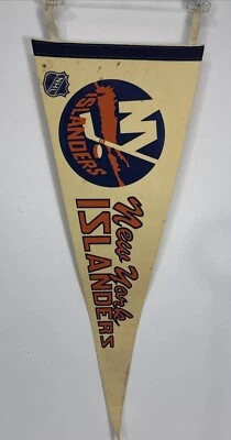 NEW YORK ISLANDERS 1970'S NHL VINTAGE FELT PENNANT Full Size 30 Inch Hockey - Image 1 of 4