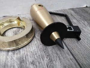 Vintage 1 Pfund Messing mit Stahlspitze Plumb Bob. 6 1/2" mit Spitze (ABGEBILDETE TEILE -LESEN) - Bild 1 von 8