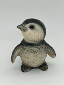 Baby Pinguin Figur handbemalt Porzellan Biskuit - Bild 1 von 12