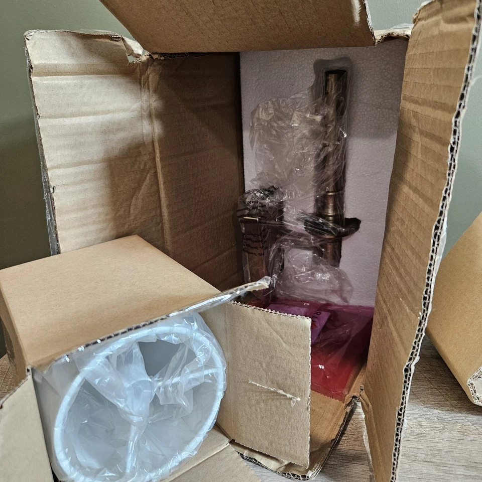 Aplique de pared Crystorama Lighting Group LLO-481 Brass Lloyd luz única 14"H Foto 1 de 3