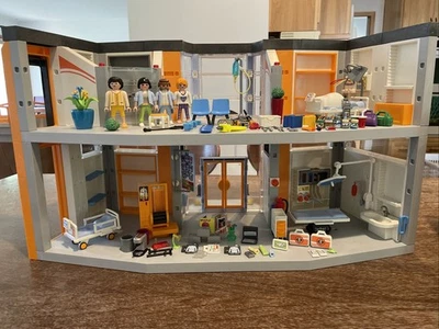 Playmobil City Life 70190 - Large Hospital Almost Complete. See All Photos - Image 1 of 4