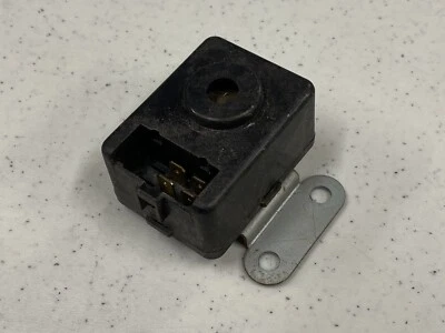 Camión Nissan Datsun 720 1980-1986 OEM cinturón de seguridad temporizador relé conjunto Foto 1 de 3