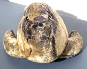 SELLO DE PELUCHE MARRÓN GRIS OSCURO USADO 22 PULGADAS DE LARGO SIN MARCA - Imagen 1 de 8