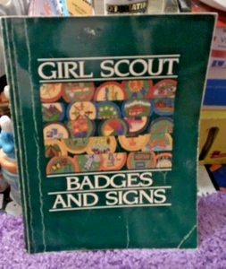 Girl Scout Badges and Signs PB Girl Scouts of the USA 1990 FREE SHIPPING - Picture 1 of 1