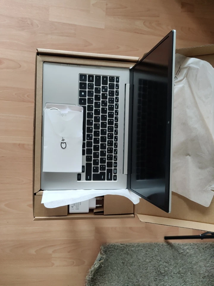 Samsung Galaxy Book2 Go 5G - 128GB, 4GB RAM, Silber - Bild 1 von 4