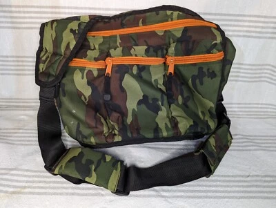 尿布 Dude 迷彩尿布袋迷彩和橙色拉链斜挎包 — 第 1/4 张图片