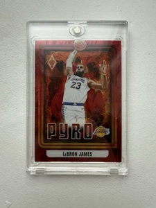 2023-24 Panini Phoenix - Pyro Red #16 LeBron James /125 - Bild 1 von 3