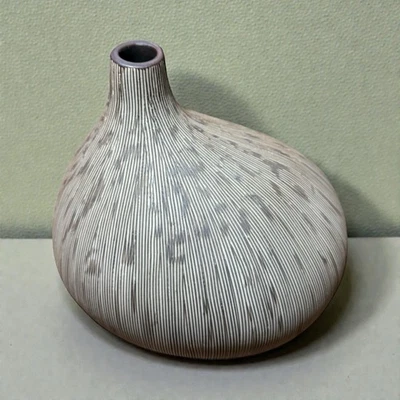 Habitat Brown & Cream Ridged Sgraffito “Scratch” Onion Bud Vase 12cm - Image 1 of 4